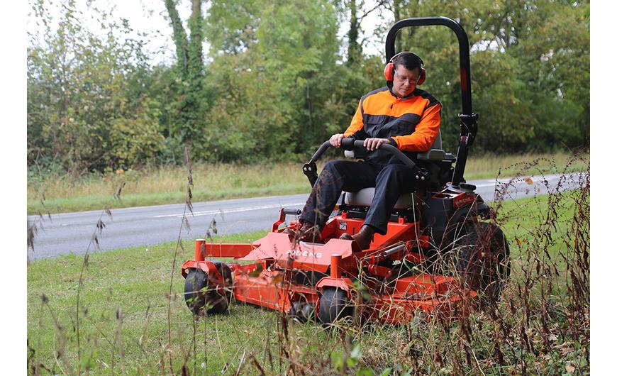 Nulla fordulókörös fűnyíró traktorok: A jövő kertjének hősei - Cub Cadet, Ferris és Ariens piaci betekintése